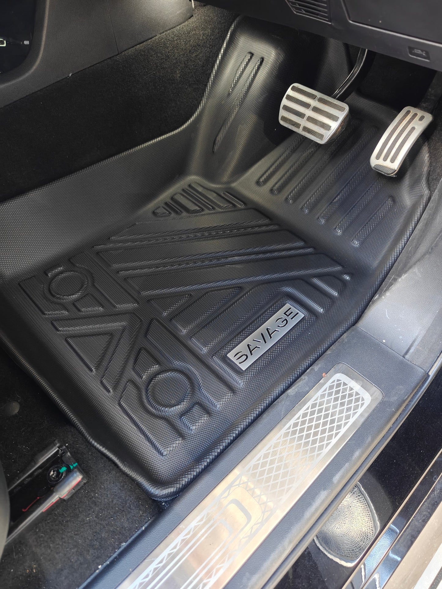 TANK 500 3D MOULDED FLOOR MATS FULL SET (4 rows)